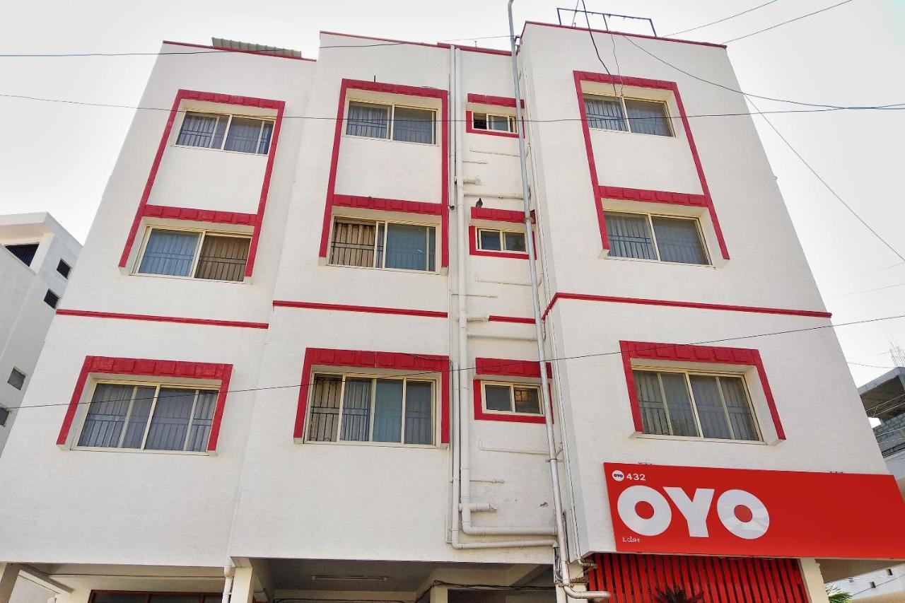 Super Oyo Capital O Premium Hotel Victoria Heights Near Sri Someshwara Swami Temple Bangalore Exterior foto