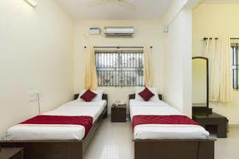 Super Oyo Capital O Premium Hotel Victoria Heights Near Sri Someshwara Swami Temple Bangalore Exterior foto